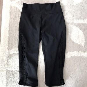 Lululemon capris with side stitch leggings EUC
